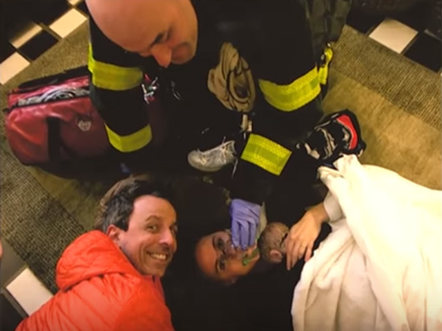 Seth Meyers' wife gives birth in lobby of their building Seth Meyers' wife gives birth in lobby of their building